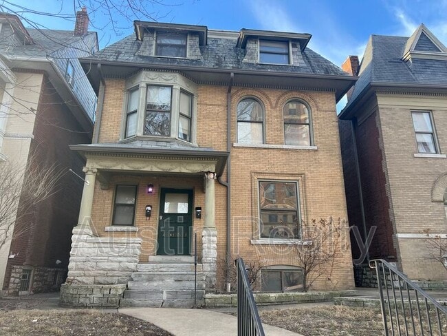 Building Photo - 4390 McPherson Ave Unit East (2F)