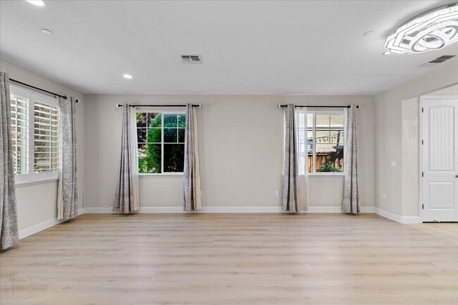 Photo - 2148 Hilda Way House