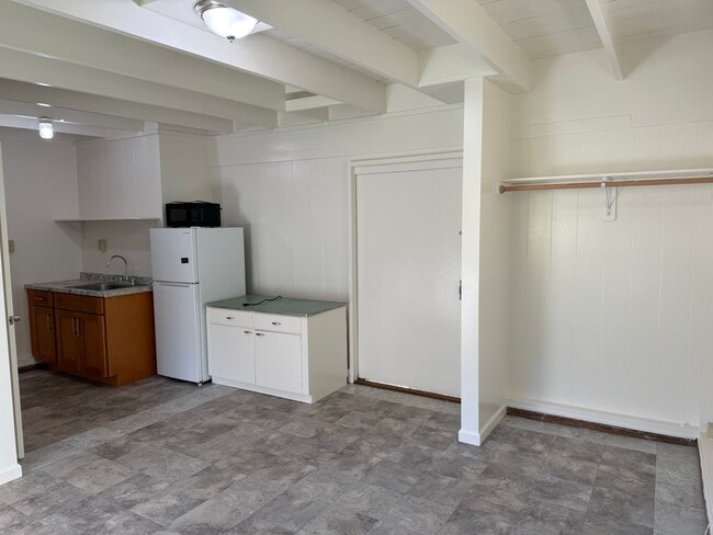 Photo - Available Private Detached Studio for Rent with 1 Assigned Carport Parking in Wahiawa