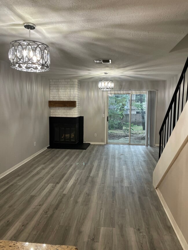 Regal Sq Drive - Regal Sq Drive Casa