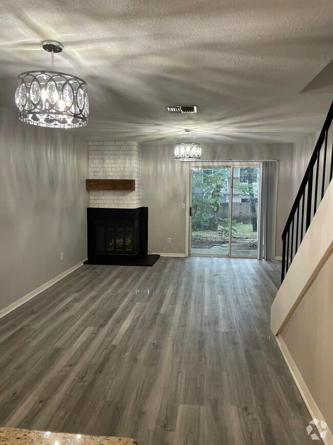 Building Photo - Regal Sq Drive Rental