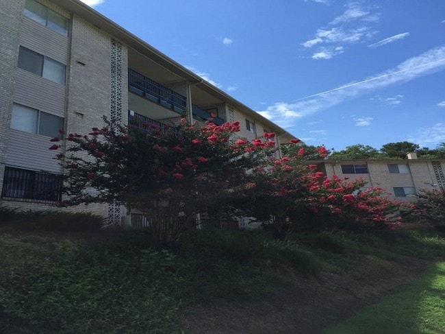 Calvert Hall Apartments