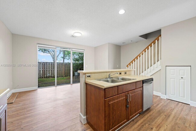 1049 NE 42nd Pl