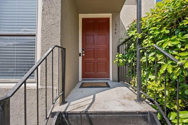 Photo - 1744 Woodcliff Pl NE
