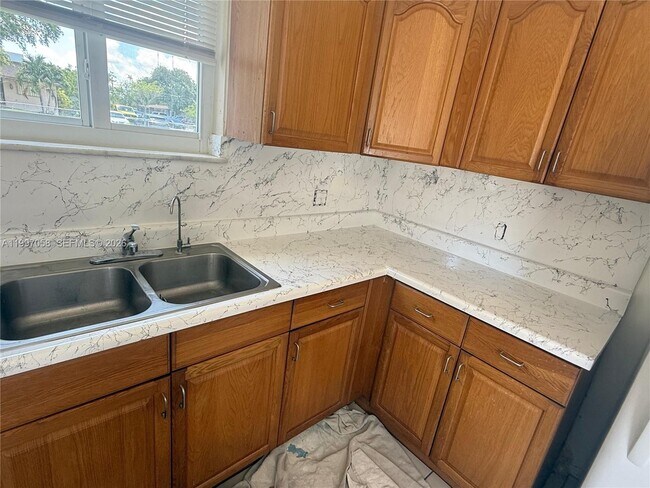 Photo - 2550 SW 58th Ave Unidad A