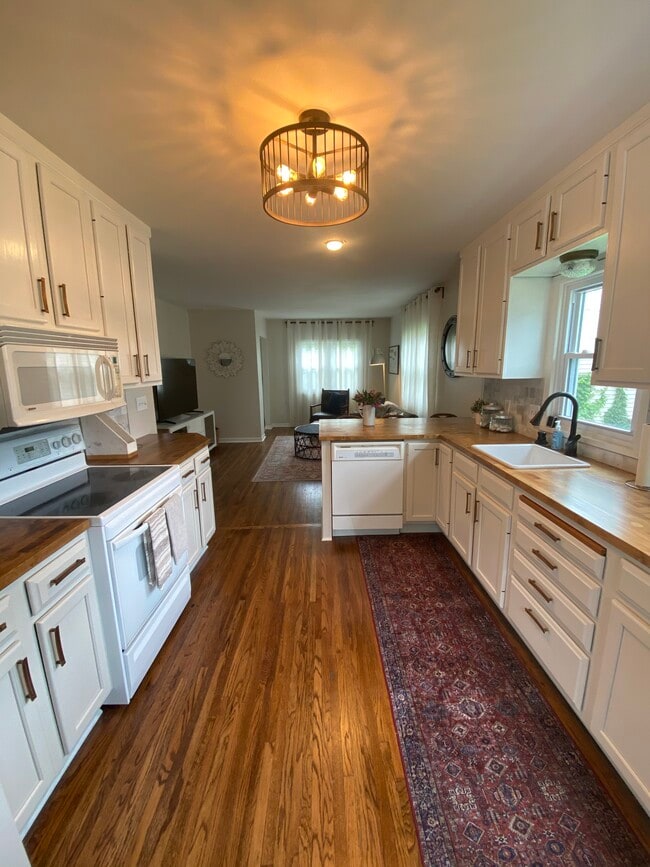Photo - 115 9th St NE