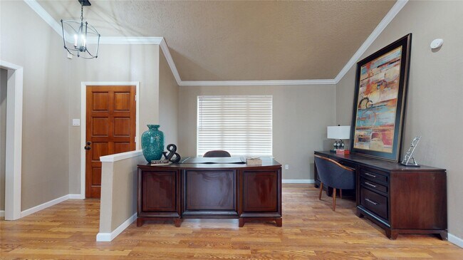 1022 Manorglen Dr