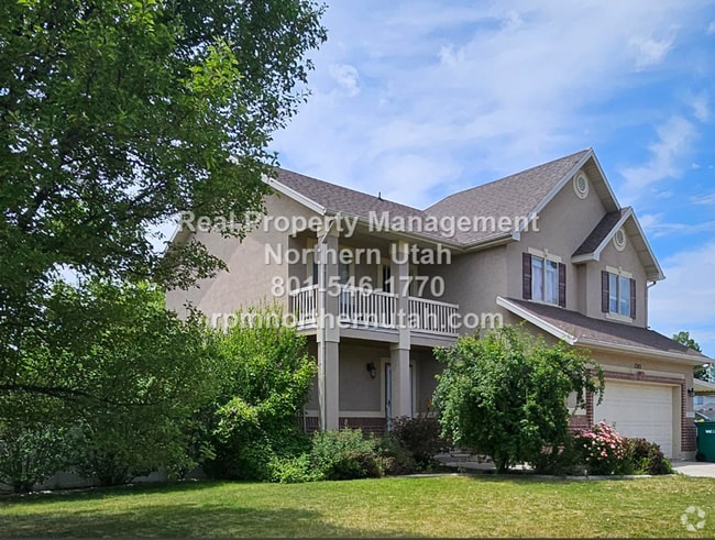 Building Photo - Stunning 4 Bedroom House in Layton Coming ...