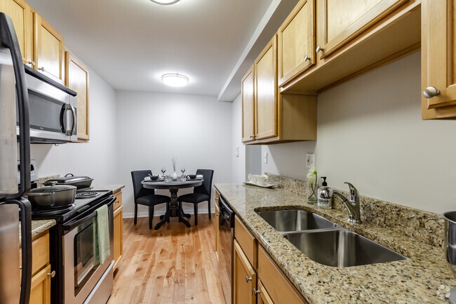1BR, 1BA - Popler - Kitchen/Dining