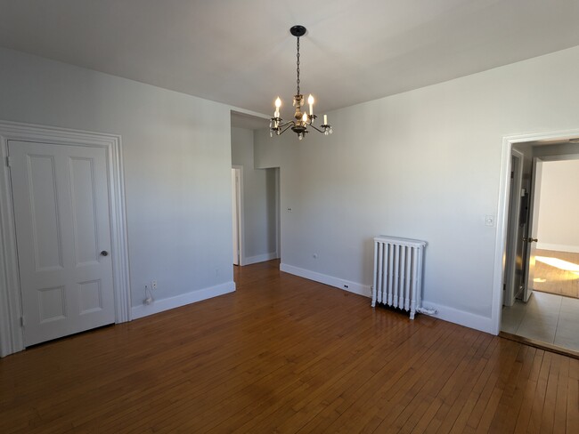 Living room - 6 Hawthorne St Apartments Unit 2