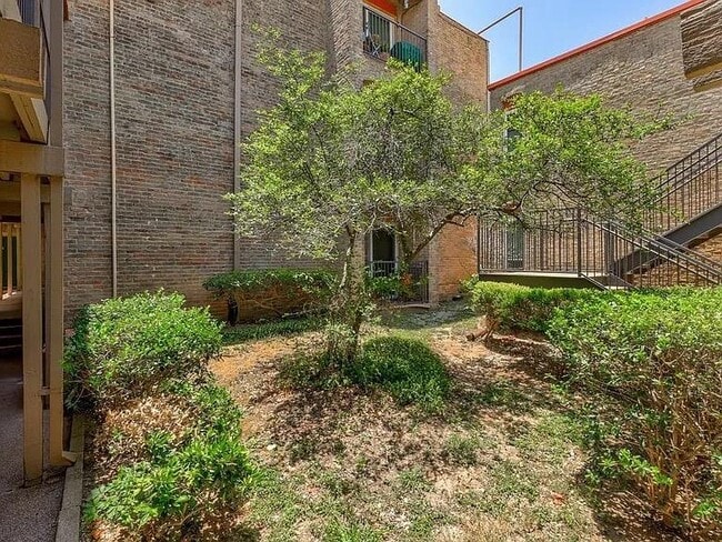 Photo - 3431 N Hills Dr Unit 103