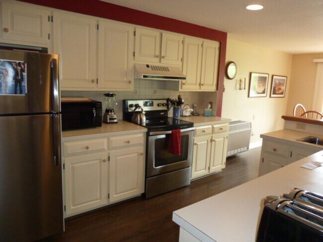 Photo - 14 Pioneer Point