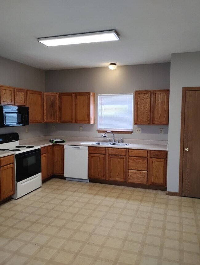 Photo - 3296 Hopkins Dr