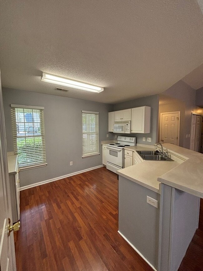 Photo - 3BR House with Community Pool