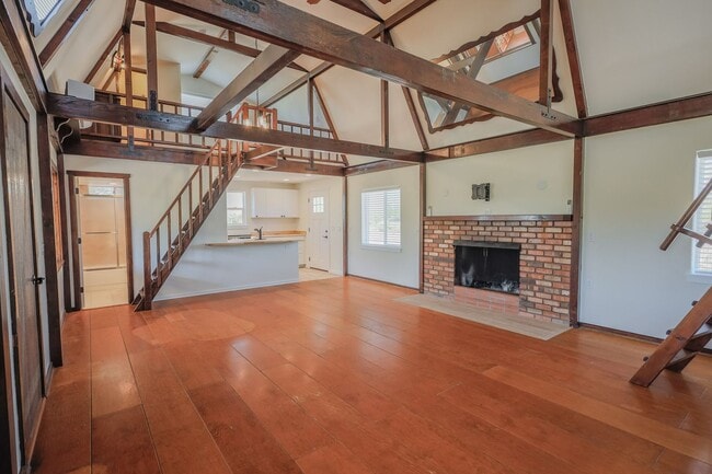 Photo - BARN STYLE HOME ON HUGE LOT!!!!1 Bedroom LOFT 1.5 Bathroom