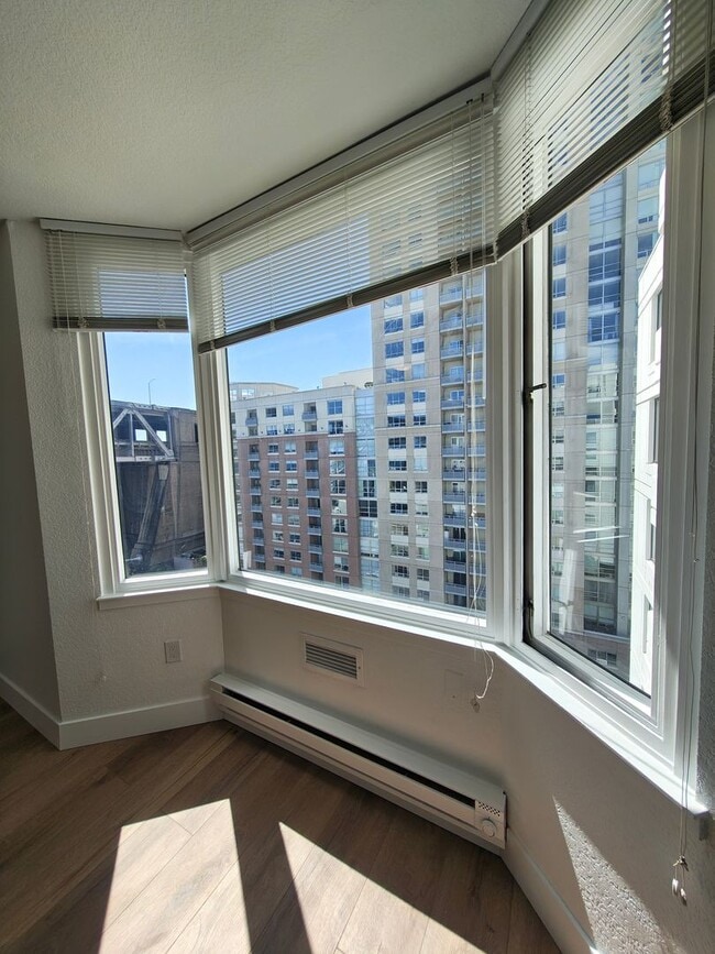 Photo - AMSI - Spacious 8th Floor Studio at the Baycrest Towers, Parking Included!
