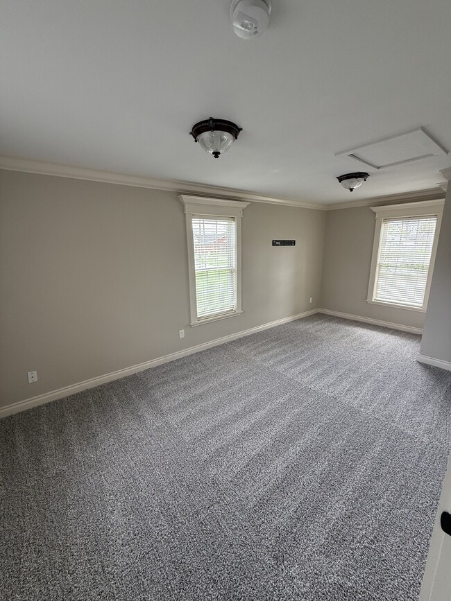 Photo - 306 W 2nd St N