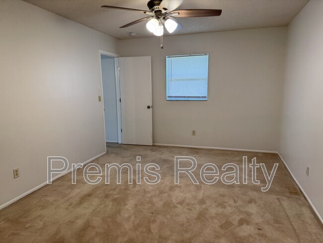 Photo - 2772 Lomond Dr