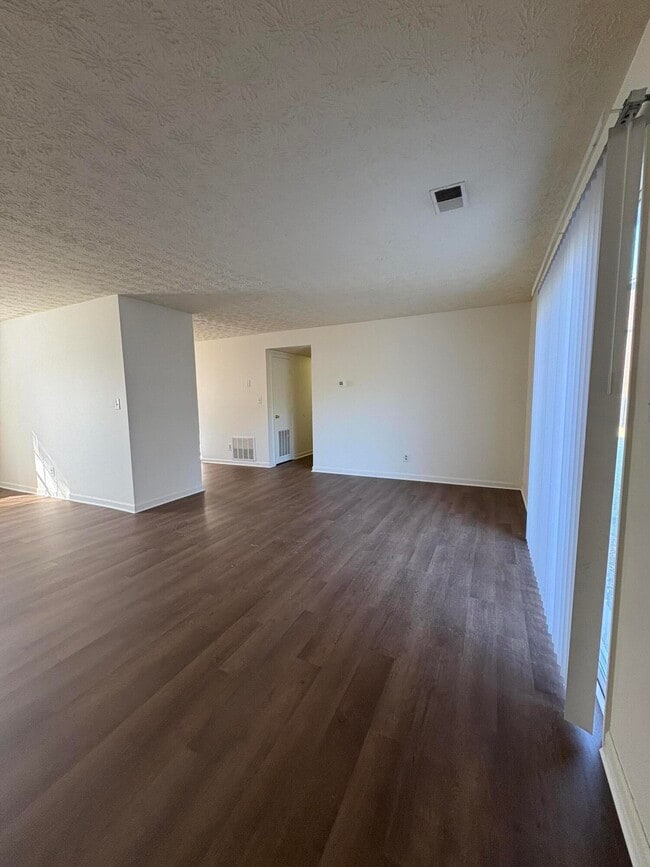 Photo - 757 Gatehouse Pl