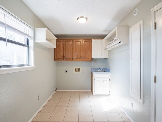 Photo - 1902 Thrush St