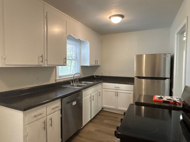 Photo - 3 BR between North Elm and North Church