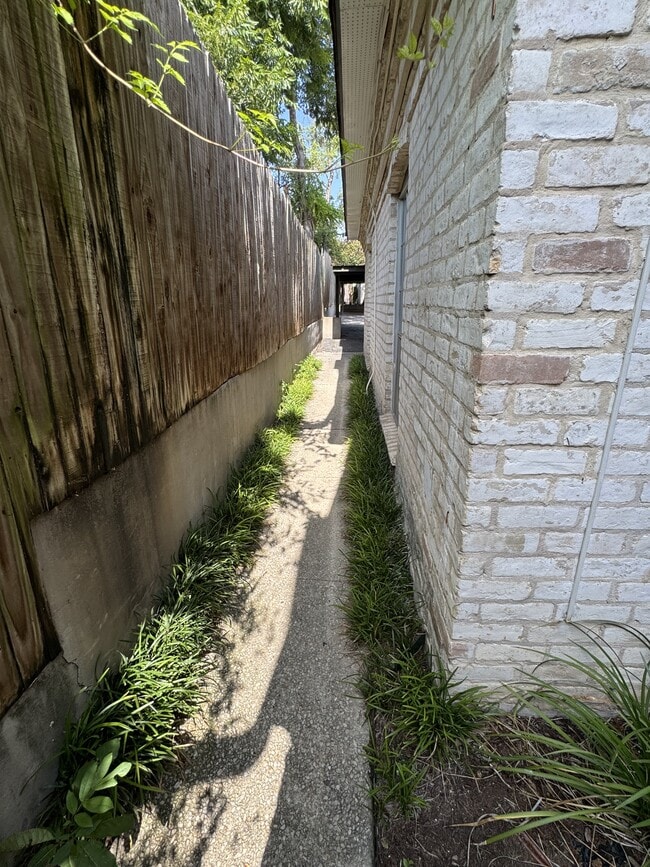 Photo - 1045 Shook Ave