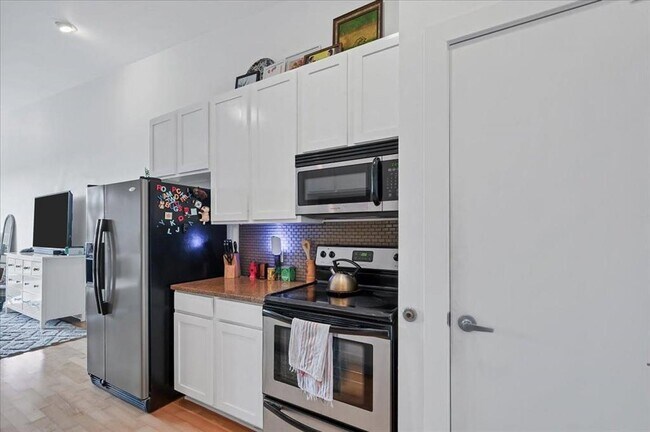 Photo - 2931 E 12th St Unit 306