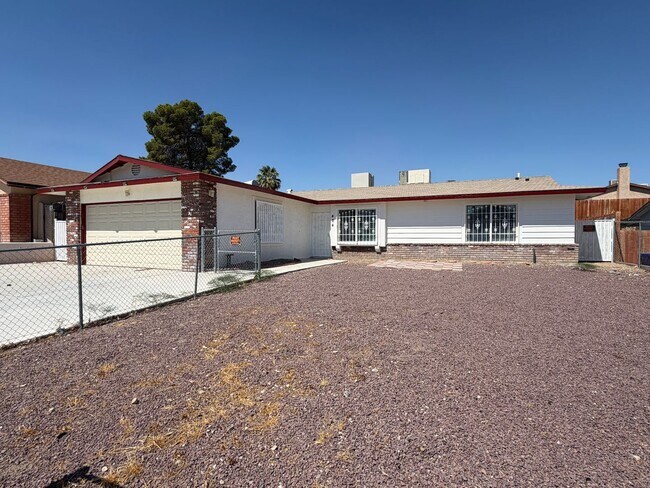 Photo - 4 Bedroom 2 Bathroom House with 2 Car Garage Located in Fashion Square Near Schools and Shopping