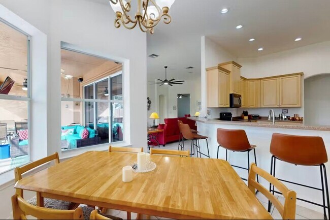 Photo - Stunning Electric INCLUDED Pet Friendly 4B...