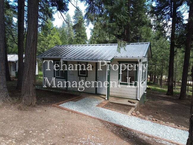 Building Photo - Pine Ridge Park Estates Unit 6945 Woodpecker Ln.