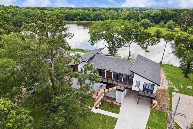 Photo - 407 Brook Hollow Dr