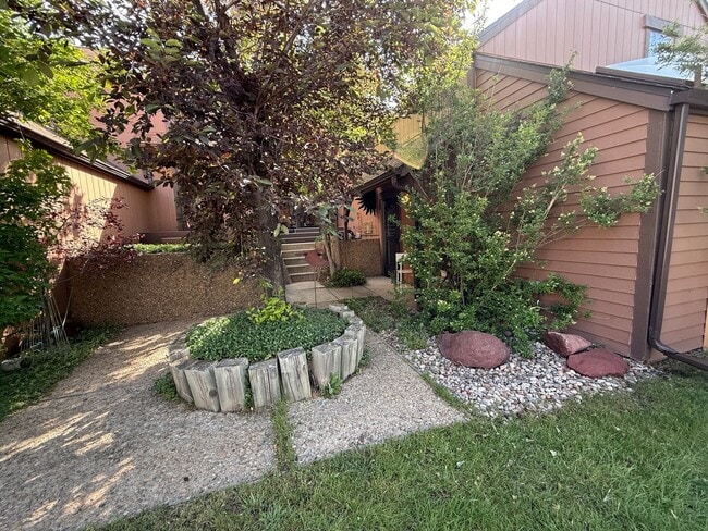 Photo - Spacious End-Unit Townhome in Scenic Shanahan Ridge