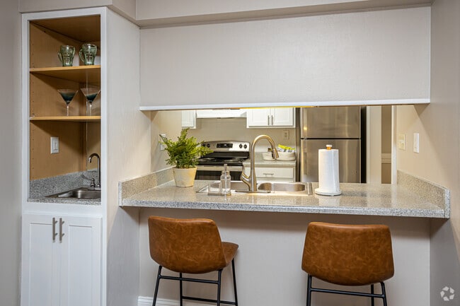 2BR, 2BA - 1,304SF - Windsor Place