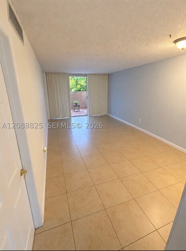 Building Photo - 10625 SW 112th St Unit 103