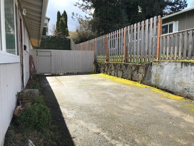 Photo - 634 N Watts St