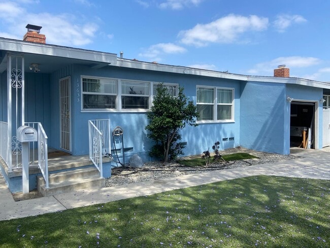 2 Bedroom House for RENT with Garage and e... - 2 Bedroom House for RENT with Garage and e...