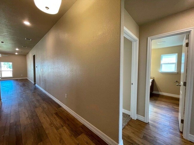 Photo - 925 Coriander Rd