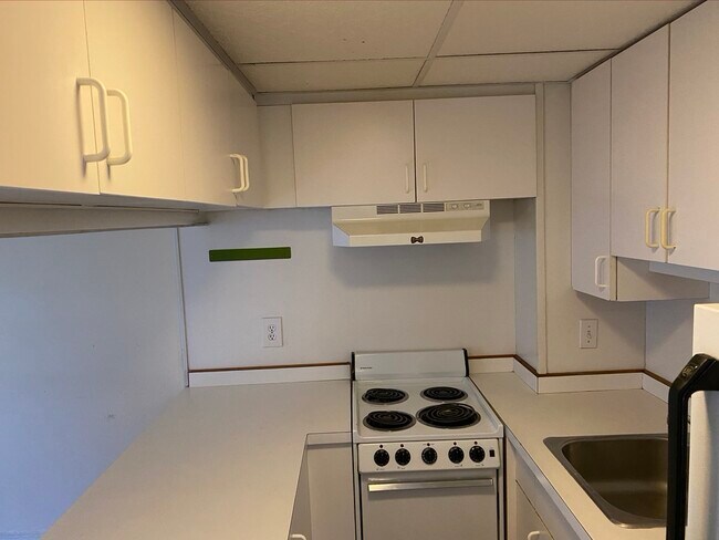 Photo - 288 Newbury St Apartments Unit 3R
