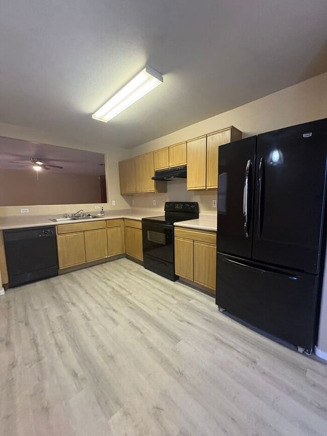 Building Photo - READY TO VIEW NOW! Bright Open Floorplan in El Mirage