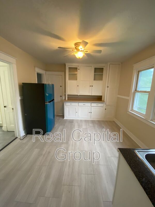 Photo - 245 Adams St Unidad Upper