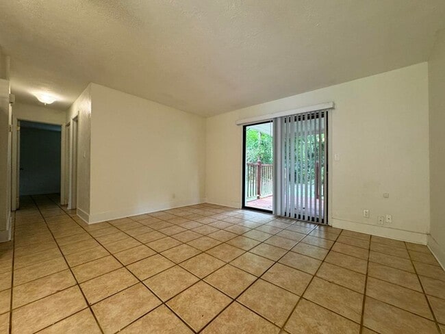 Photo - 281 Tropical Ln