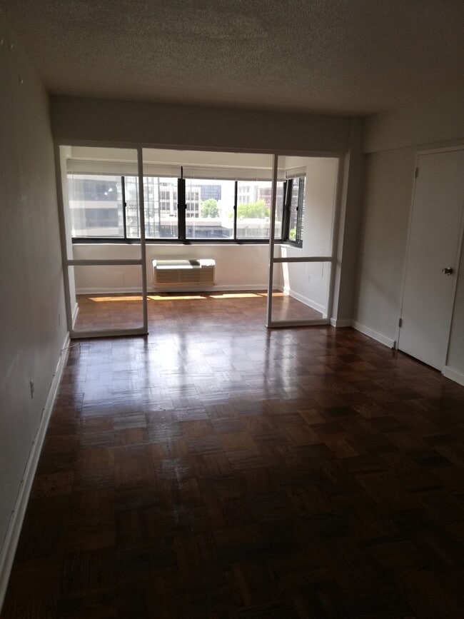 Main Space - 2141 I Street Northwest Unit 802