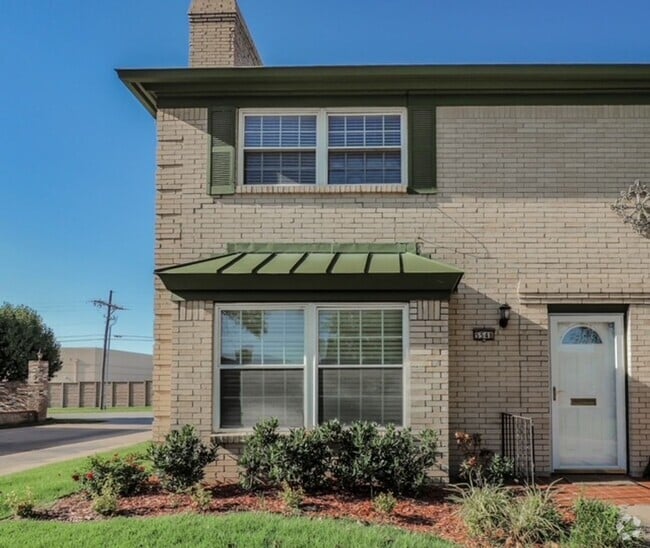 Building Photo - Beautiful midtown condo
