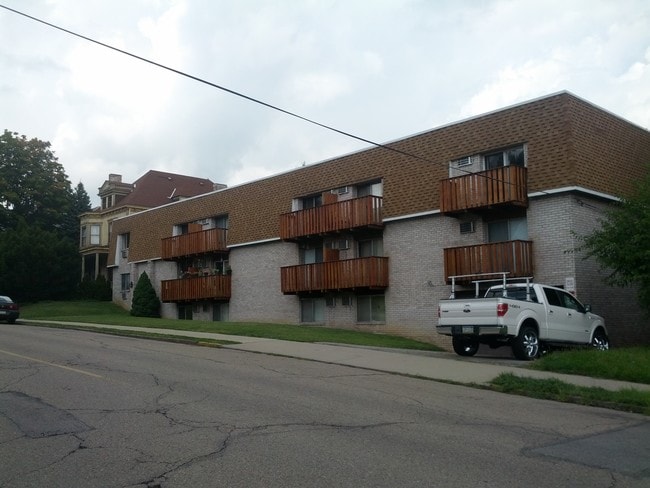 Teece Apartments