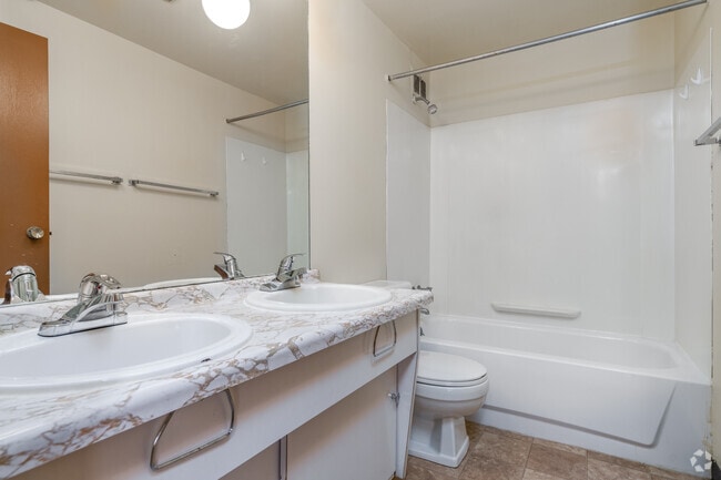 2BR, 1BA - 700SF - Bathroom - 353 E 13th Ave