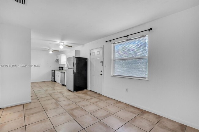 Photo - 8315 NE Miami Ct Unidad 3