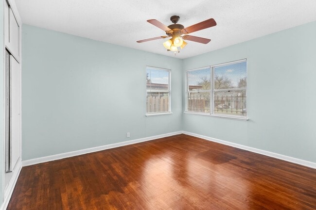 Photo - 527 Lively Dr