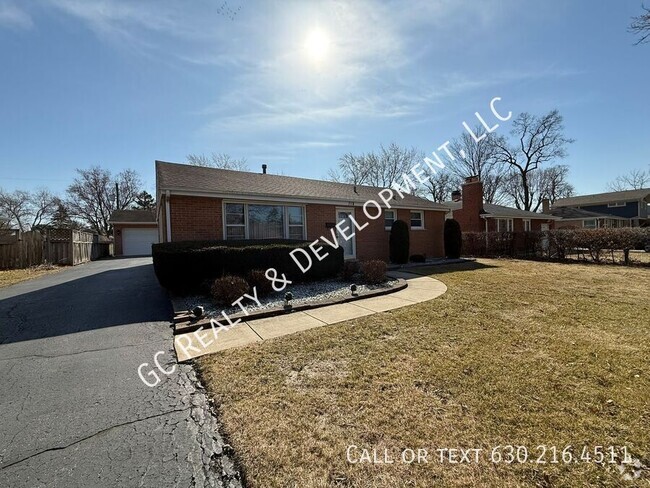 Building Photo - *** HEART OF ROSELLE / COMMUTER FRIENDLY /... Rental