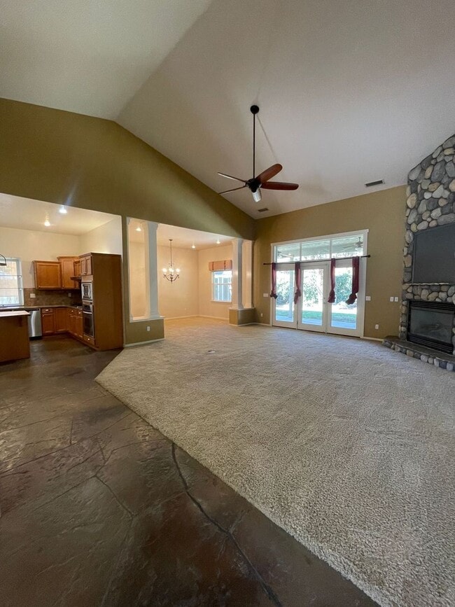 Photo - Beautiful 3BR/2BA Home in Prime Visalia Lo...