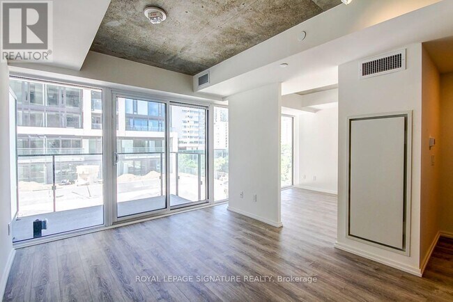 Photo - 8 Hillsdale Ave E Unité 740